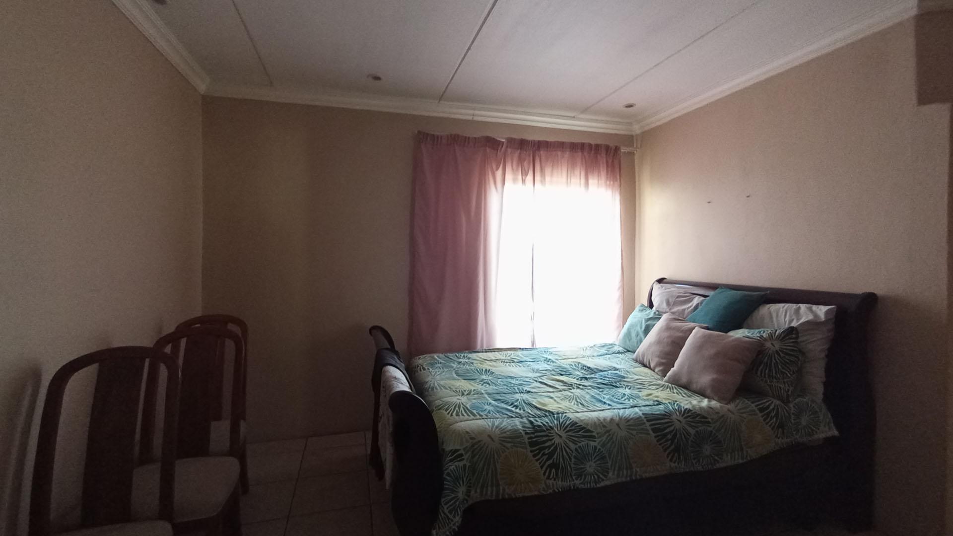 Bed Room 2 - 23 square meters of property in Versterpark