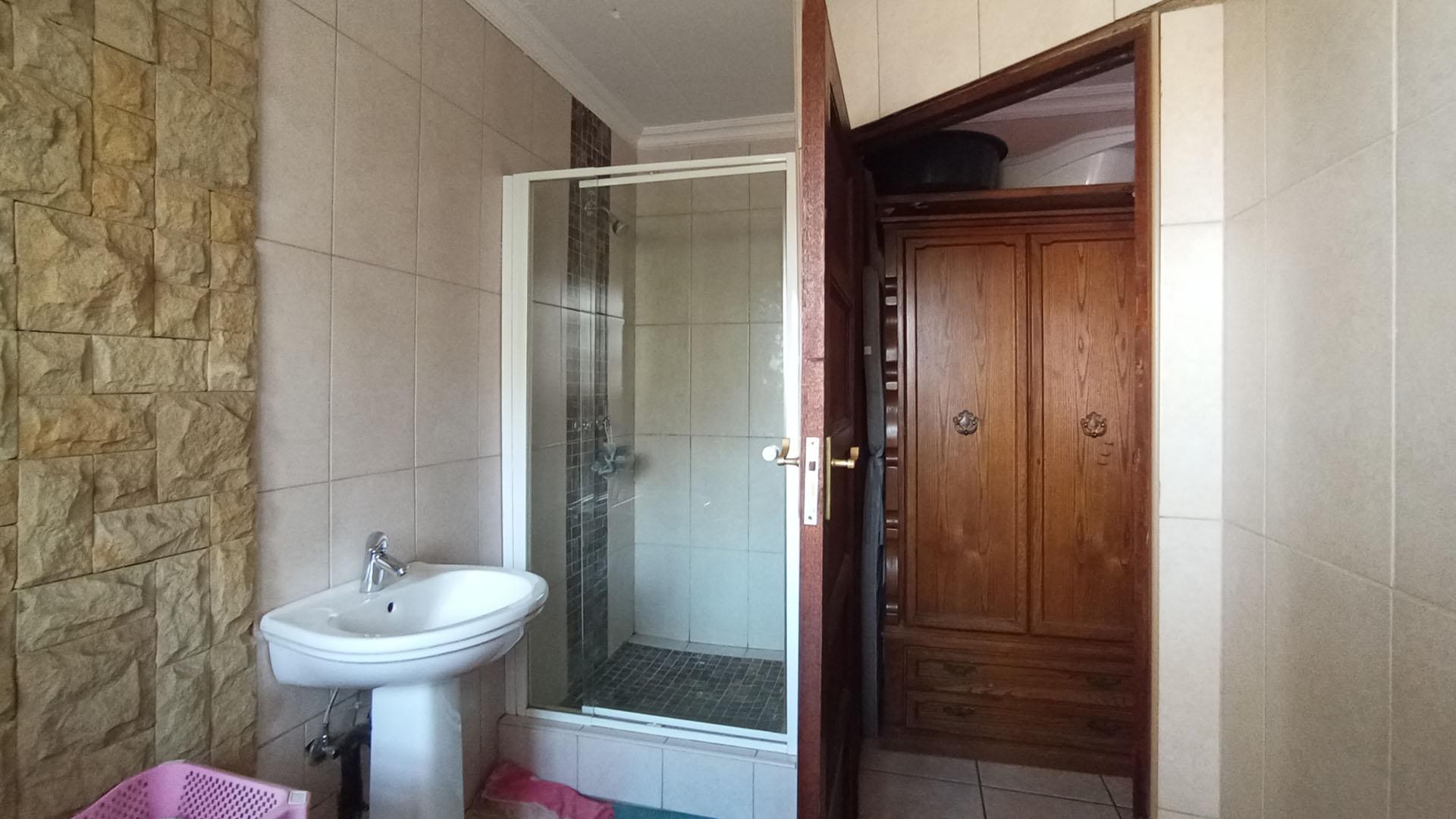 Bathroom 2 - 9 square meters of property in Versterpark