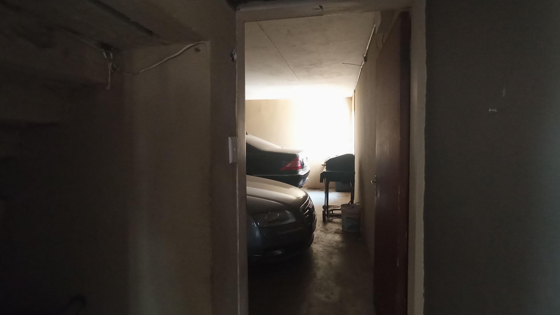 Garage - 125 square meters of property in Versterpark