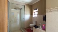 Bathroom 3+ - 25 square meters of property in Versterpark