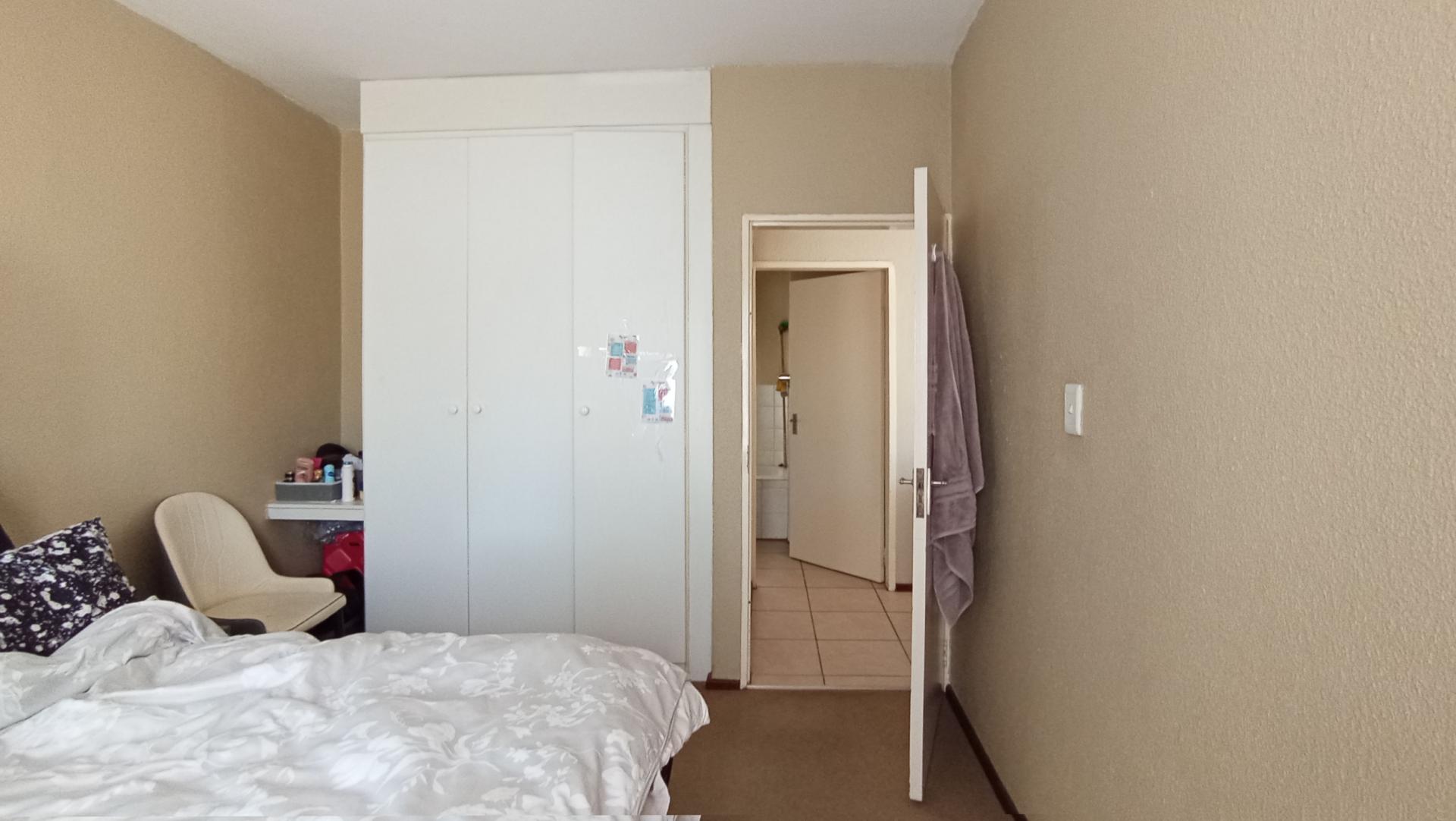 Bed Room 1 - 14 square meters of property in Willowbrook