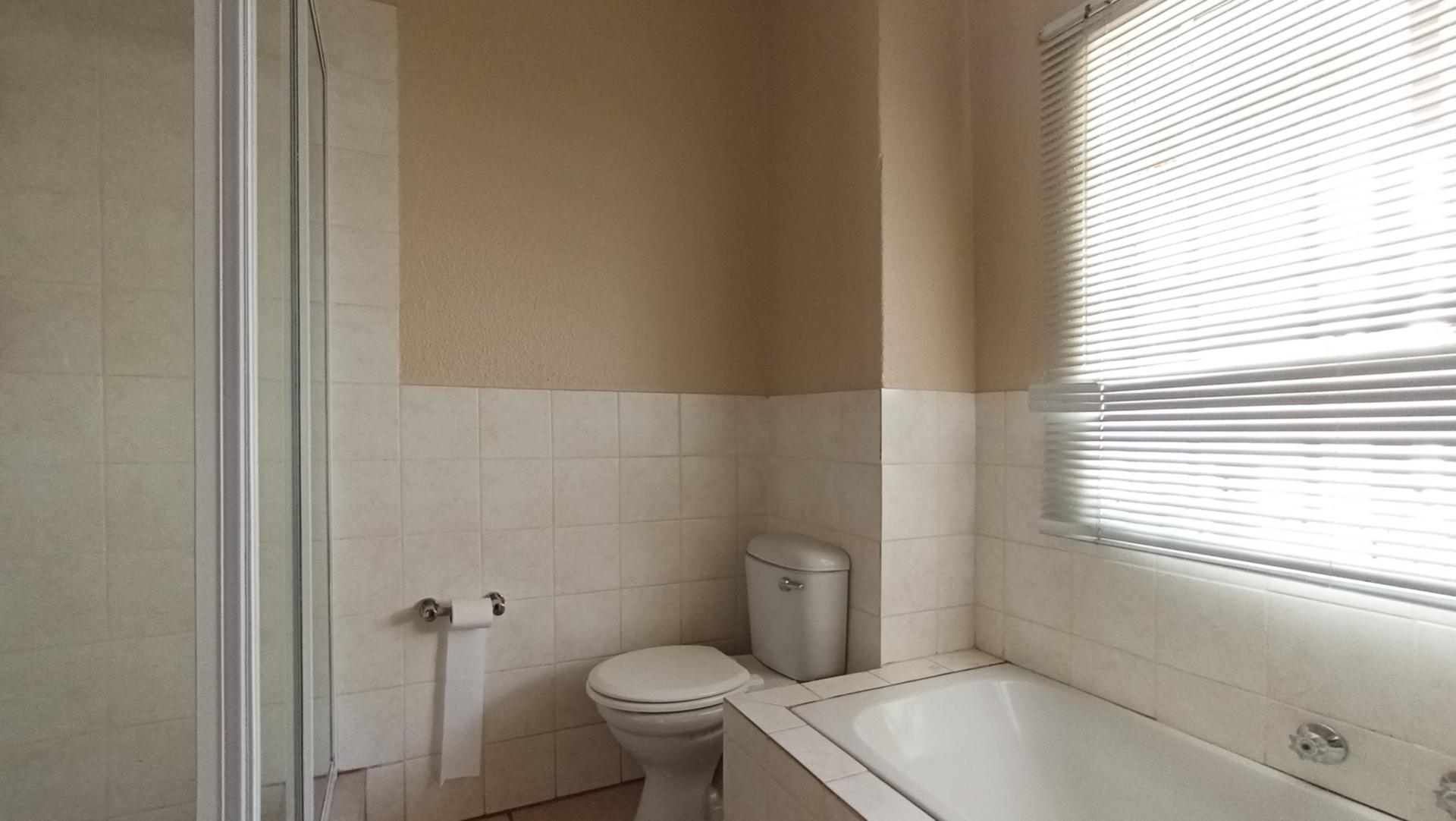 Bathroom 1 - 9 square meters of property in Willowbrook