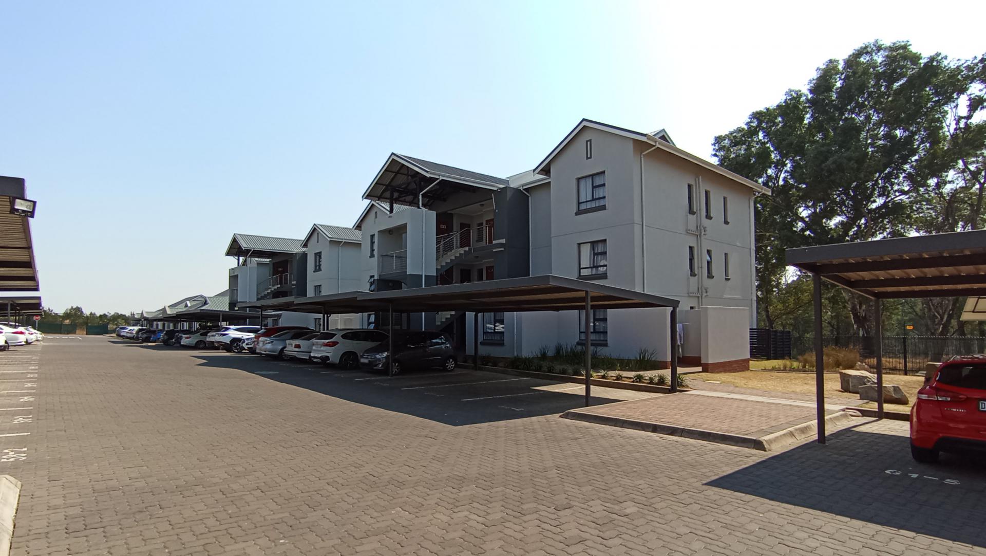 Front View of property in Longlake 