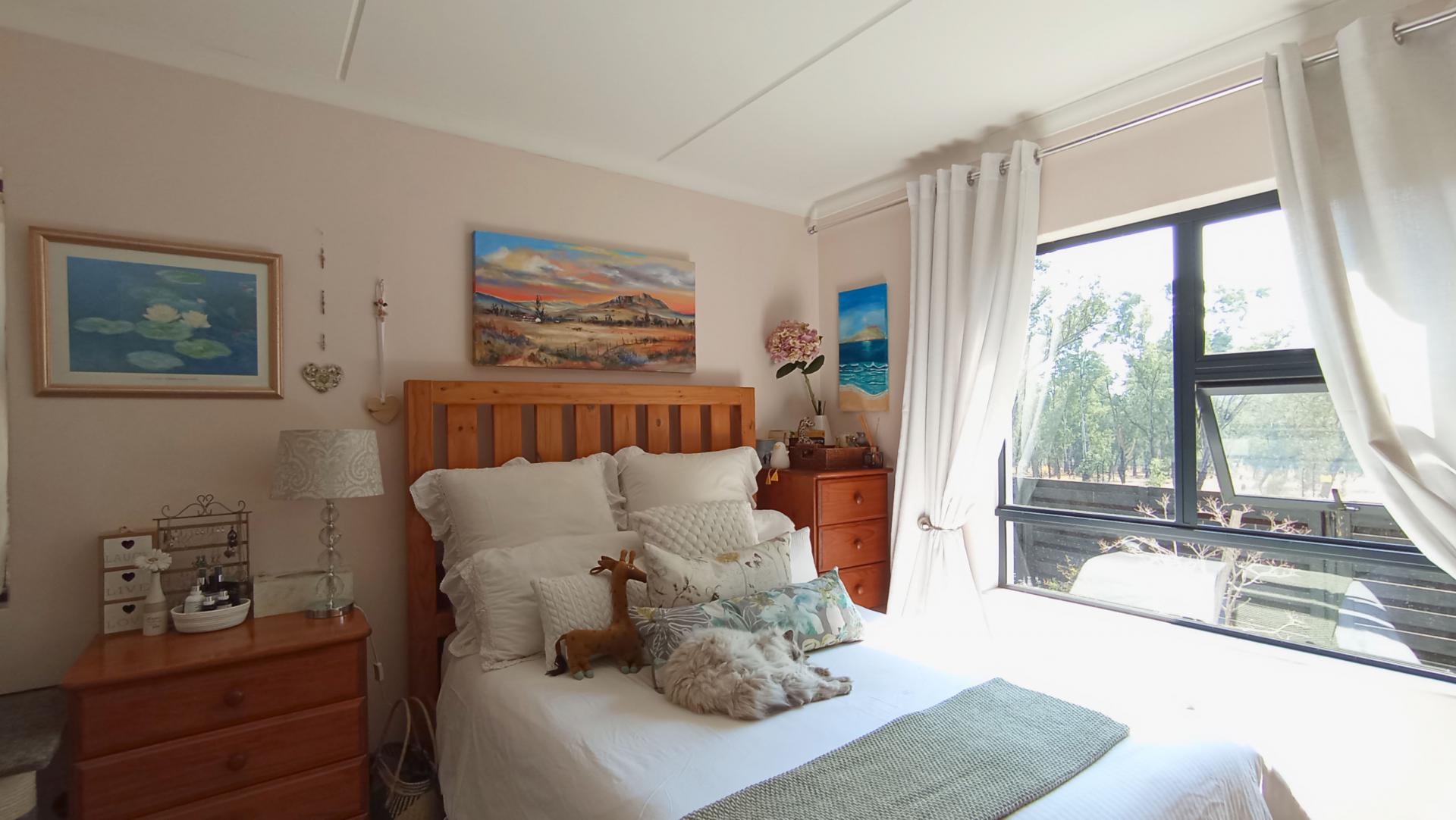 Main Bedroom - 14 square meters of property in Longlake 