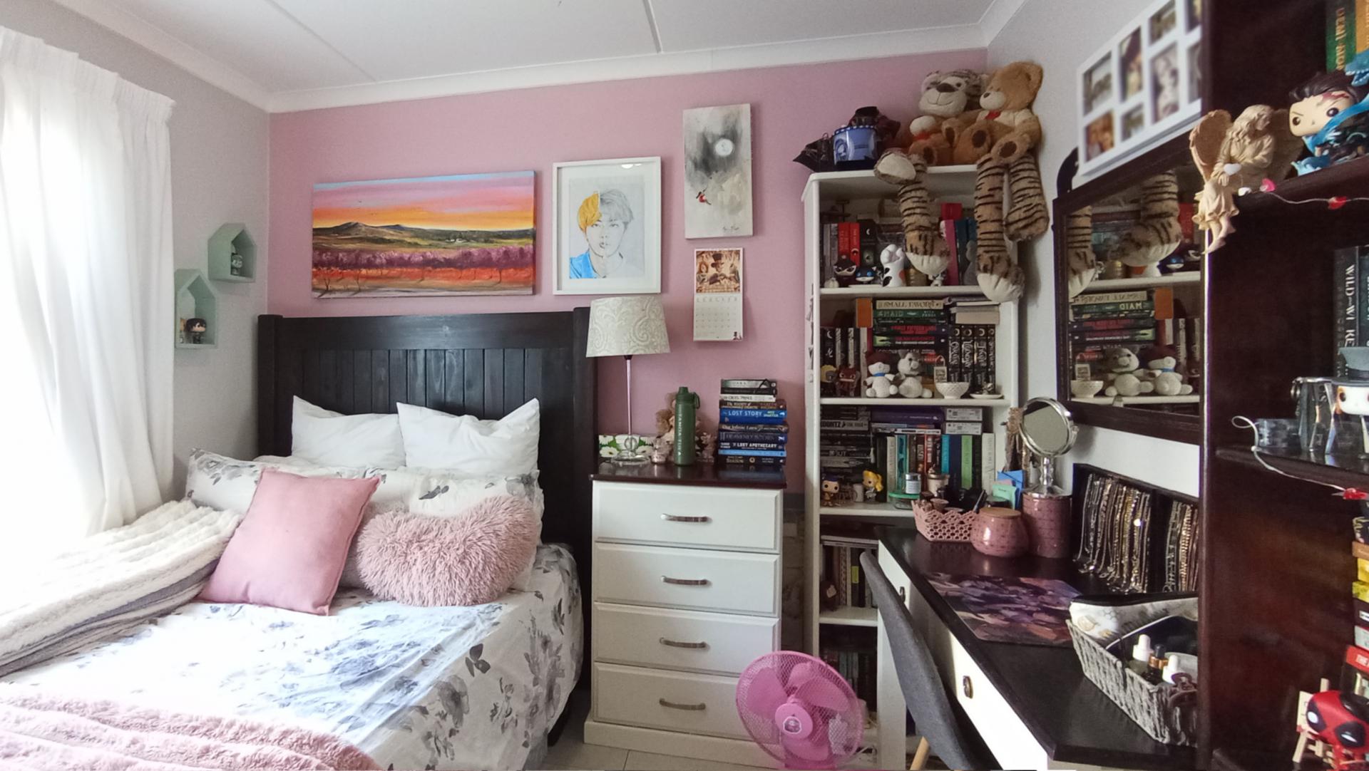 Bed Room 1 - 12 square meters of property in Longlake 