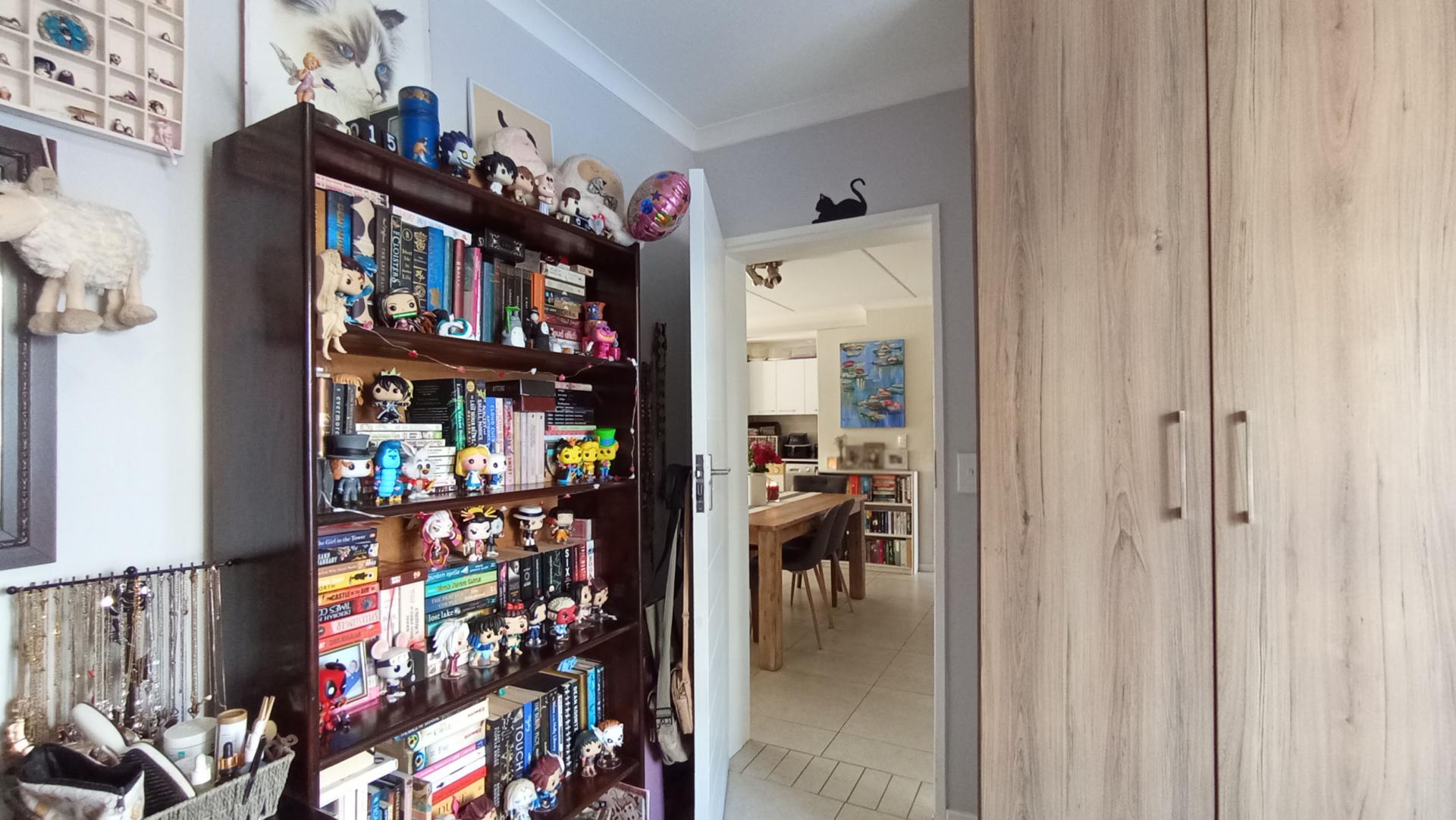 Bed Room 1 - 12 square meters of property in Longlake 