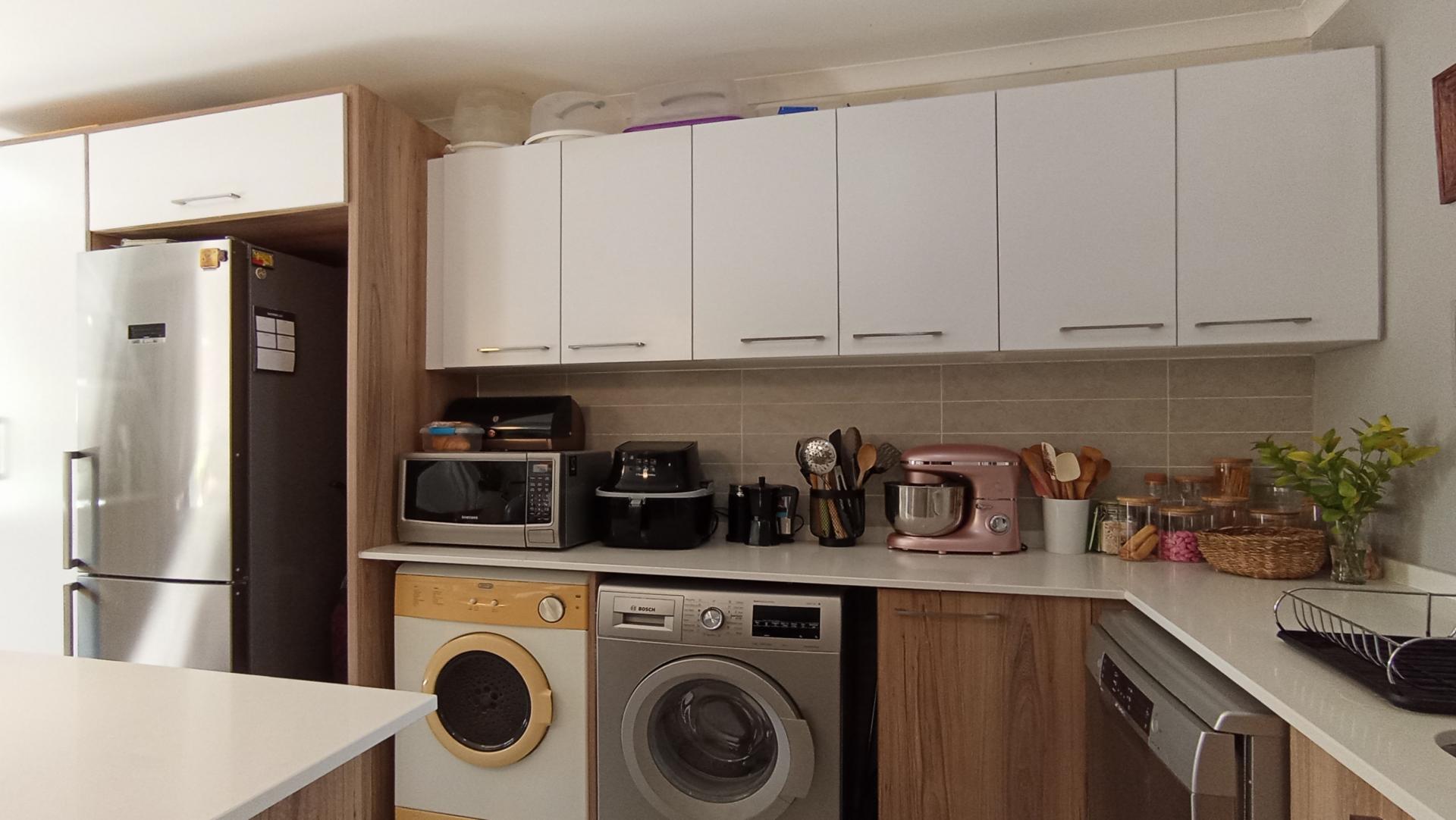 Kitchen - 13 square meters of property in Longlake 