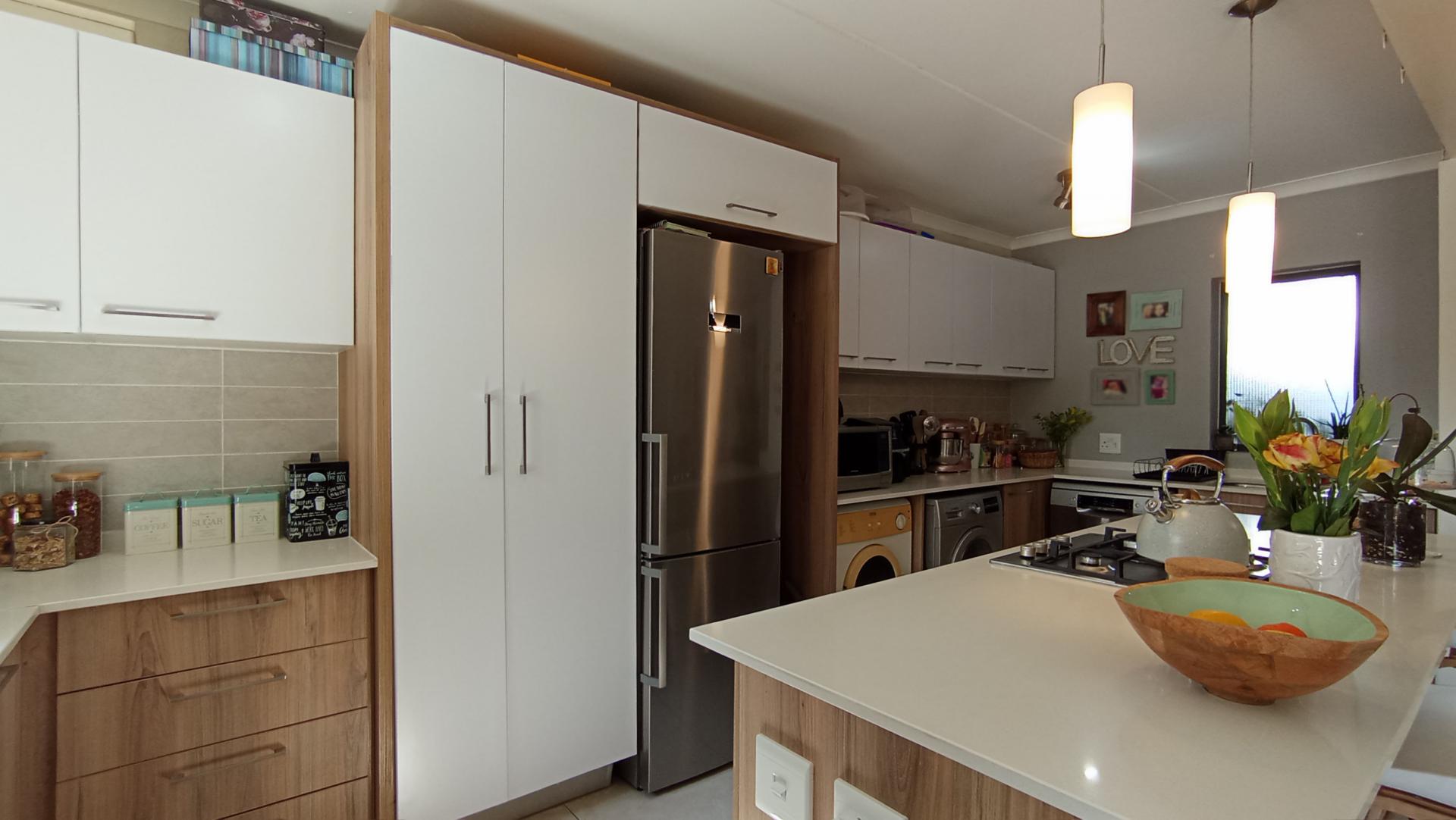 Kitchen - 13 square meters of property in Longlake 