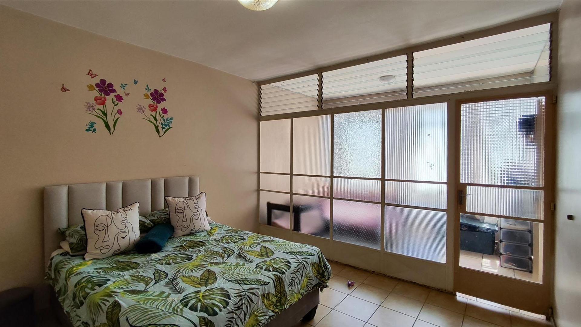 Bed Room 1 - 17 square meters of property in Kempton Park