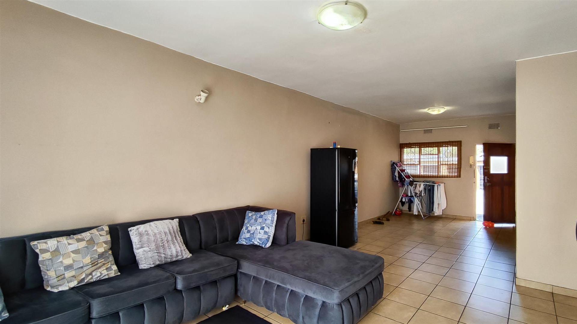 Lounges - 19 square meters of property in Kempton Park