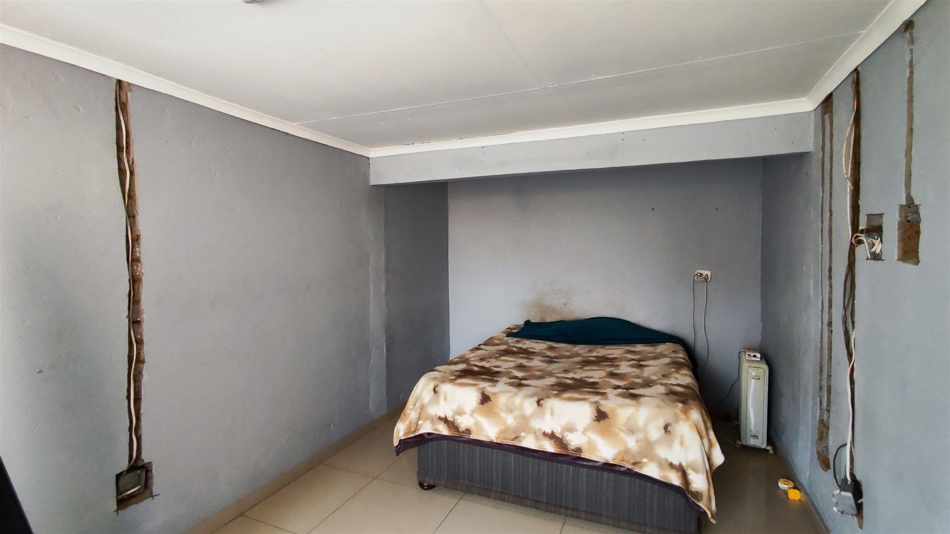 Bed Room 1 - 17 square meters of property in Brakpan