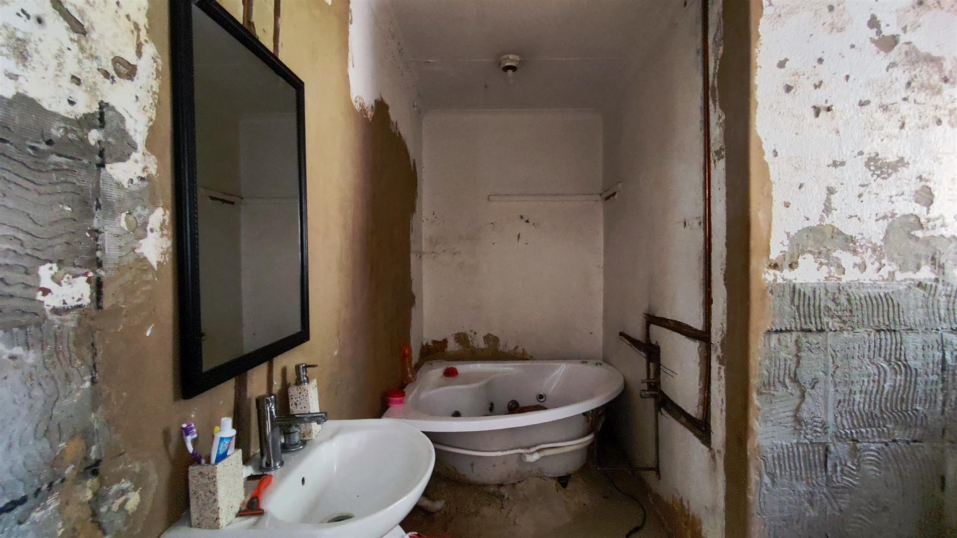 Bathroom 1 - 8 square meters of property in Brakpan