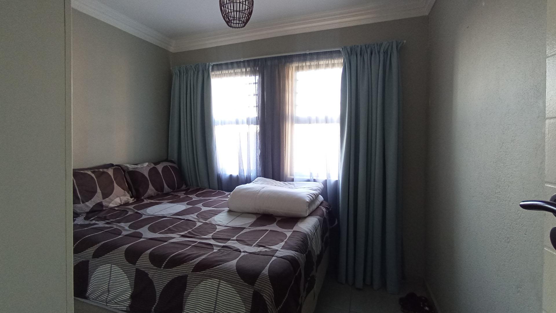 Bed Room 1 - 20 square meters of property in Montana