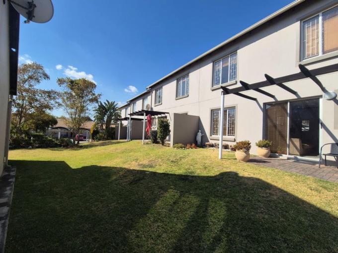 3 Bedroom Duplex for Sale For Sale in Greenstone Hill - MR688439