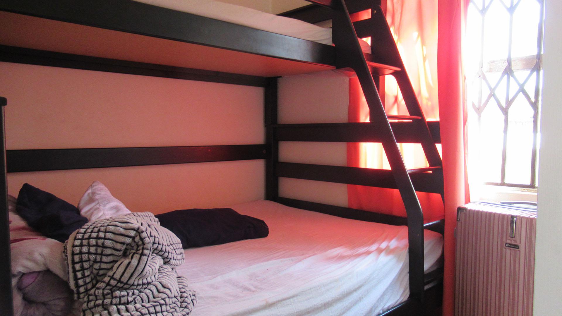 Bed Room 1 - 6 square meters of property in Roodepoort