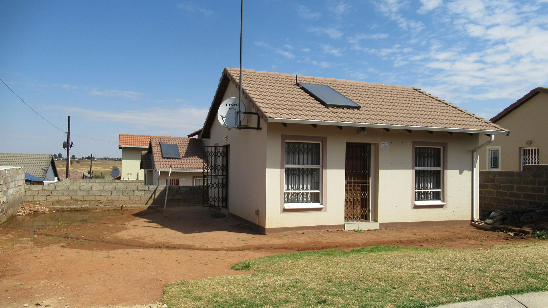Front View of property in Roodepoort