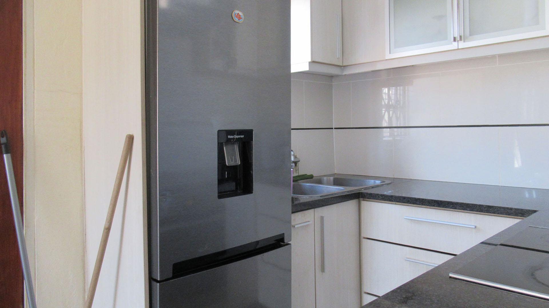 Kitchen - 3 square meters of property in Roodepoort