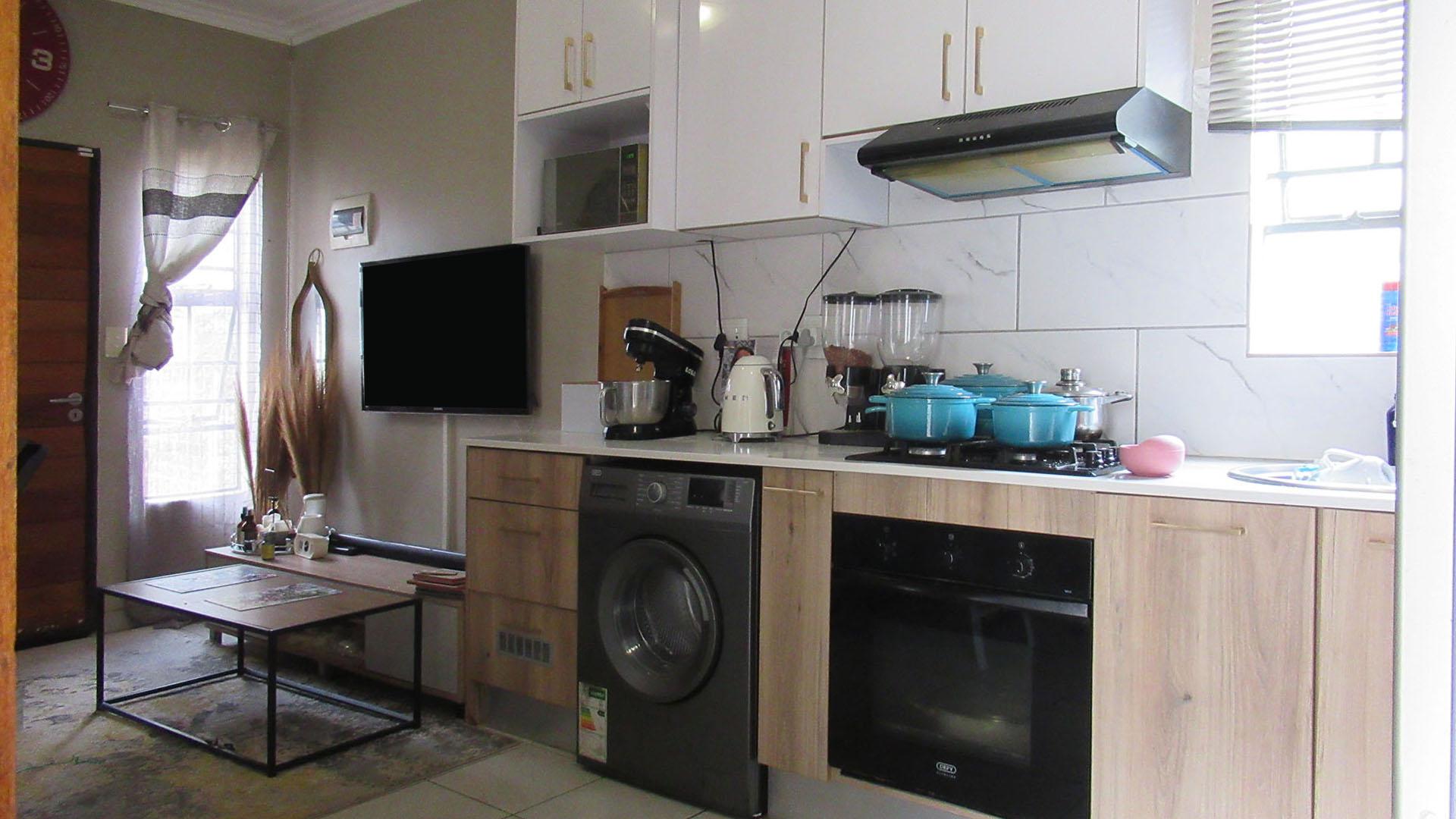 Kitchen - 9 square meters of property in South Hills