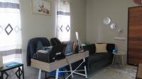 Lounges - 9 square meters of property in South Hills