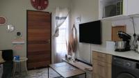 Lounges - 9 square meters of property in South Hills