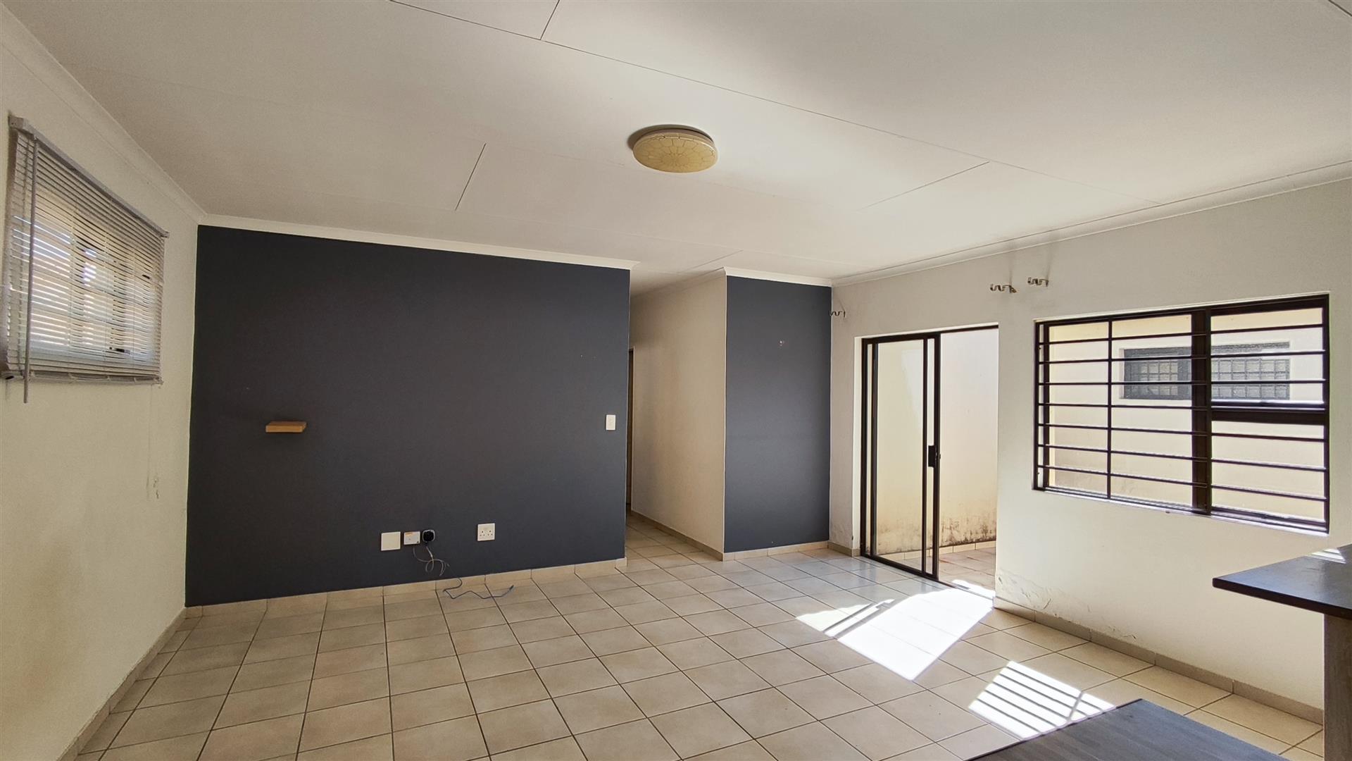 Lounges - 25 square meters of property in Brentwood Park AH