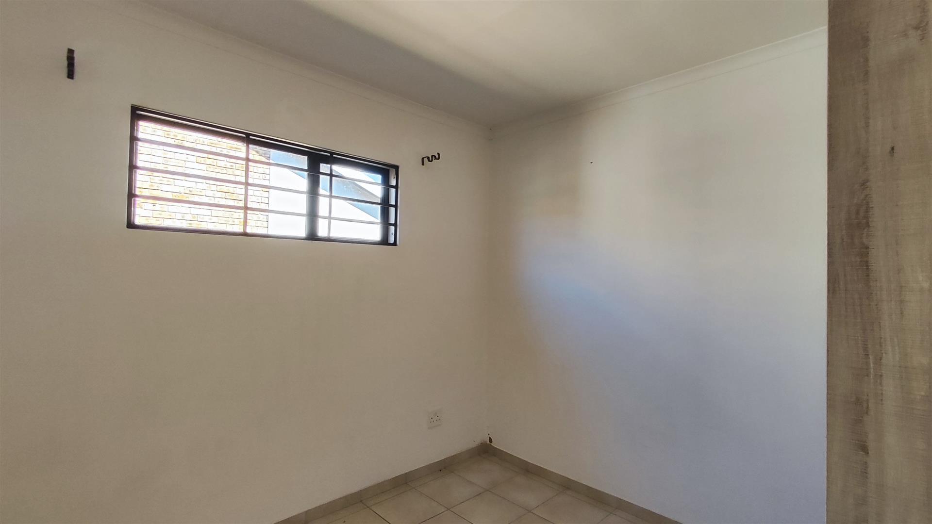 Bed Room 1 - 11 square meters of property in Brentwood Park AH