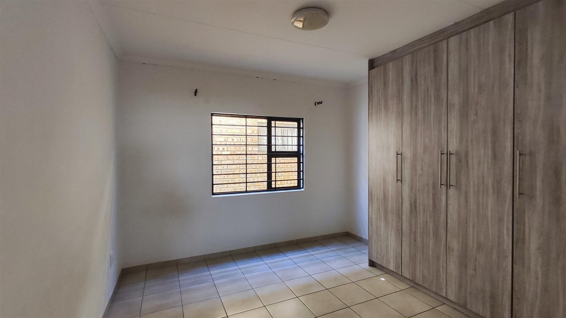 Main Bedroom - 19 square meters of property in Brentwood Park AH