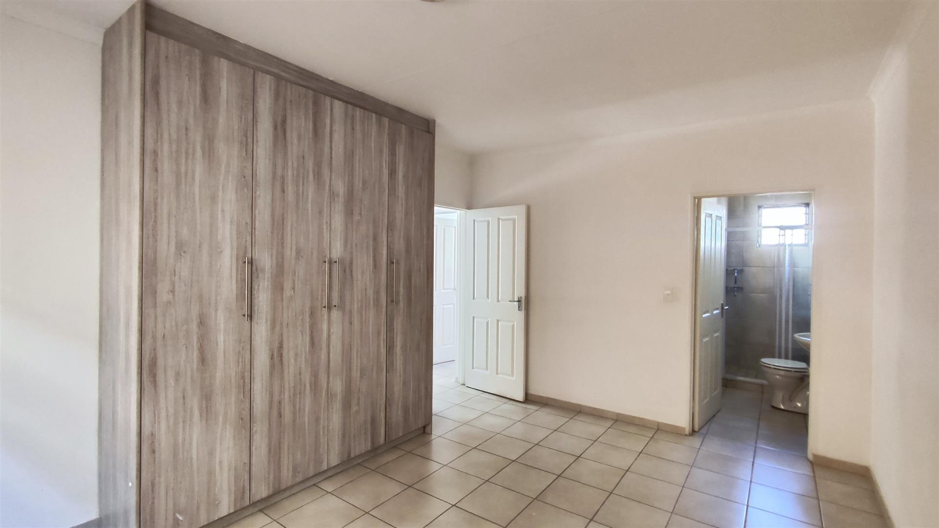 Main Bedroom - 19 square meters of property in Brentwood Park AH