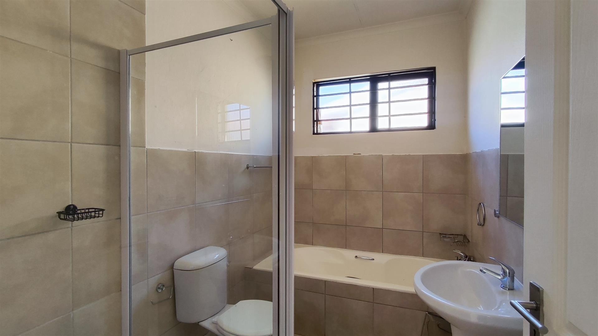 Bathroom 1 - 7 square meters of property in Brentwood Park AH