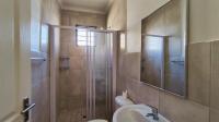 Main Bathroom - 4 square meters of property in Brentwood Park AH