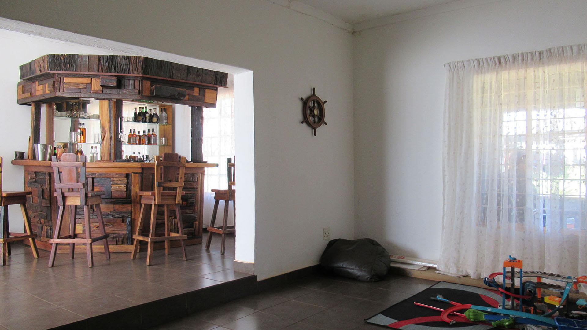 Lounges - 71 square meters of property in Wolfelea AH