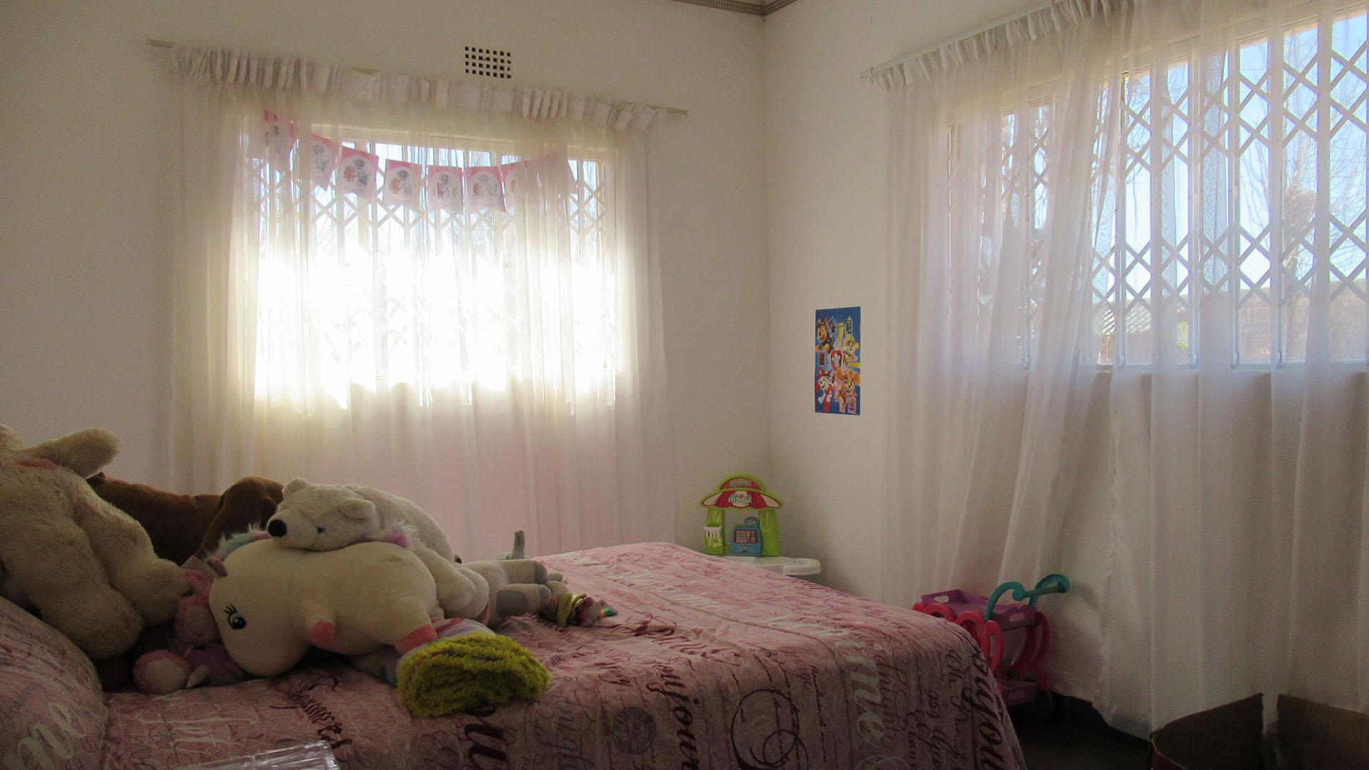 Bed Room 5+ - 81 square meters of property in Wolfelea AH