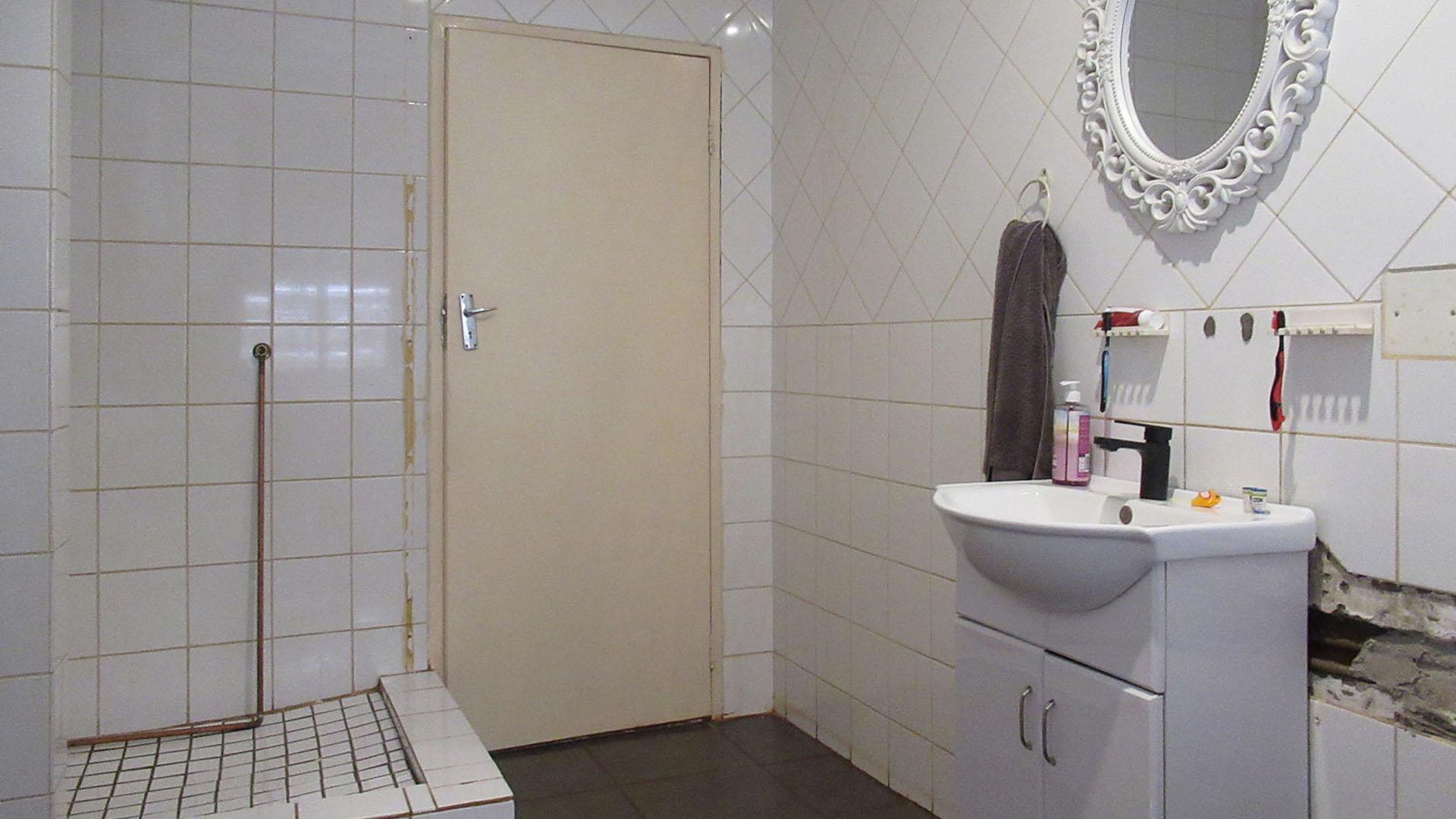 Bathroom 2 - 9 square meters of property in Wolfelea AH