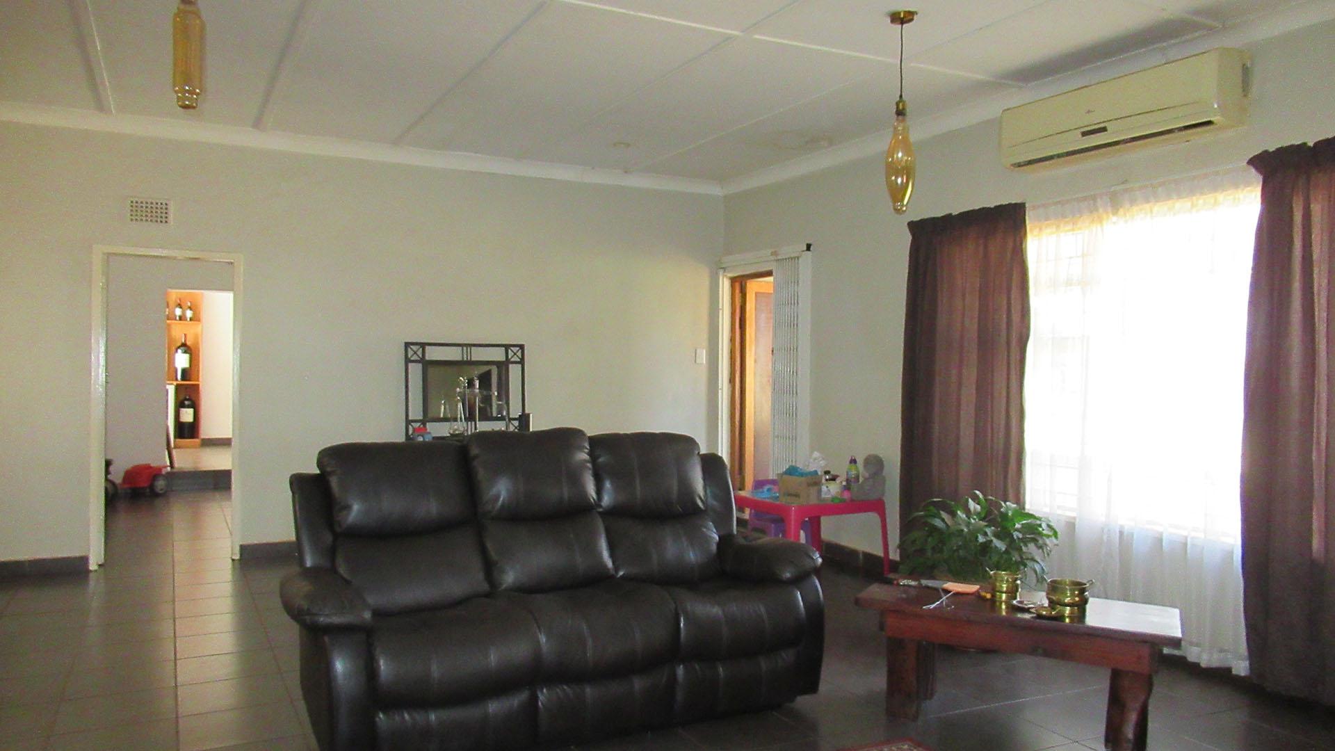 Lounges - 71 square meters of property in Wolfelea AH