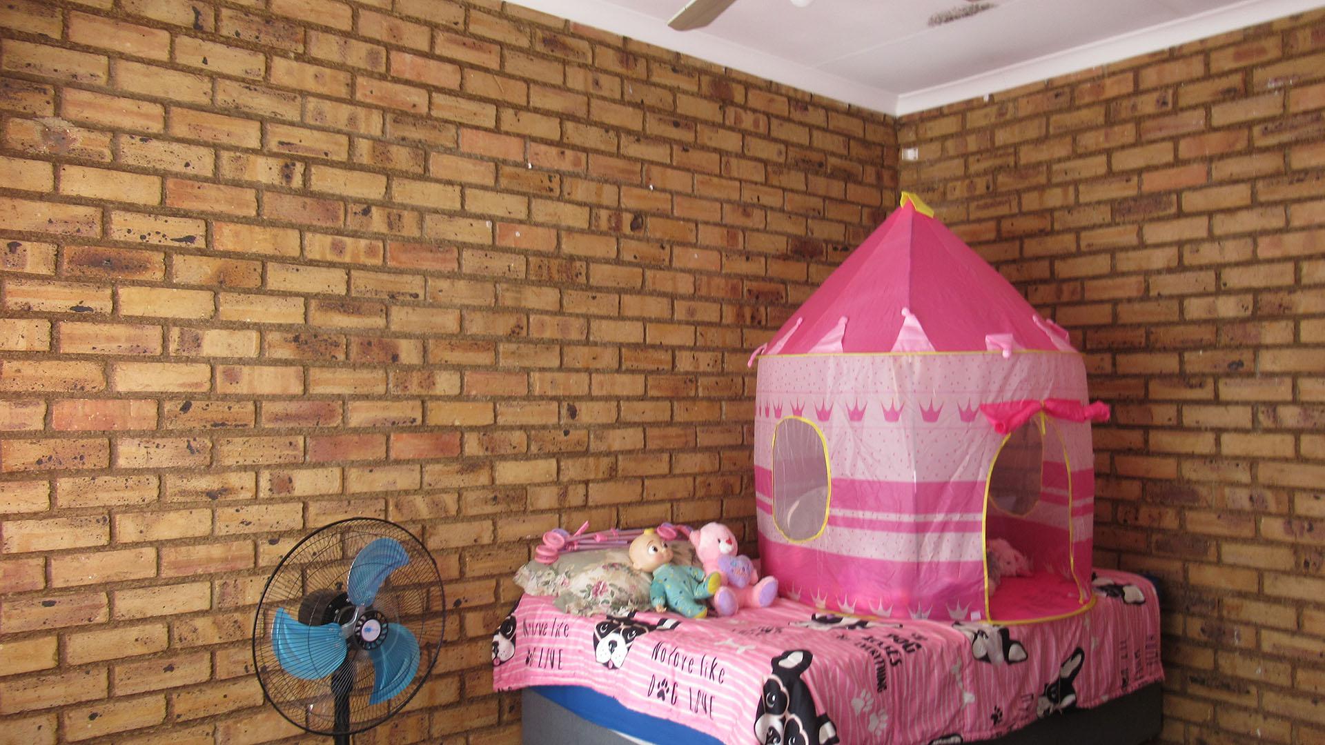 Bed Room 5+ - 81 square meters of property in Wolfelea AH