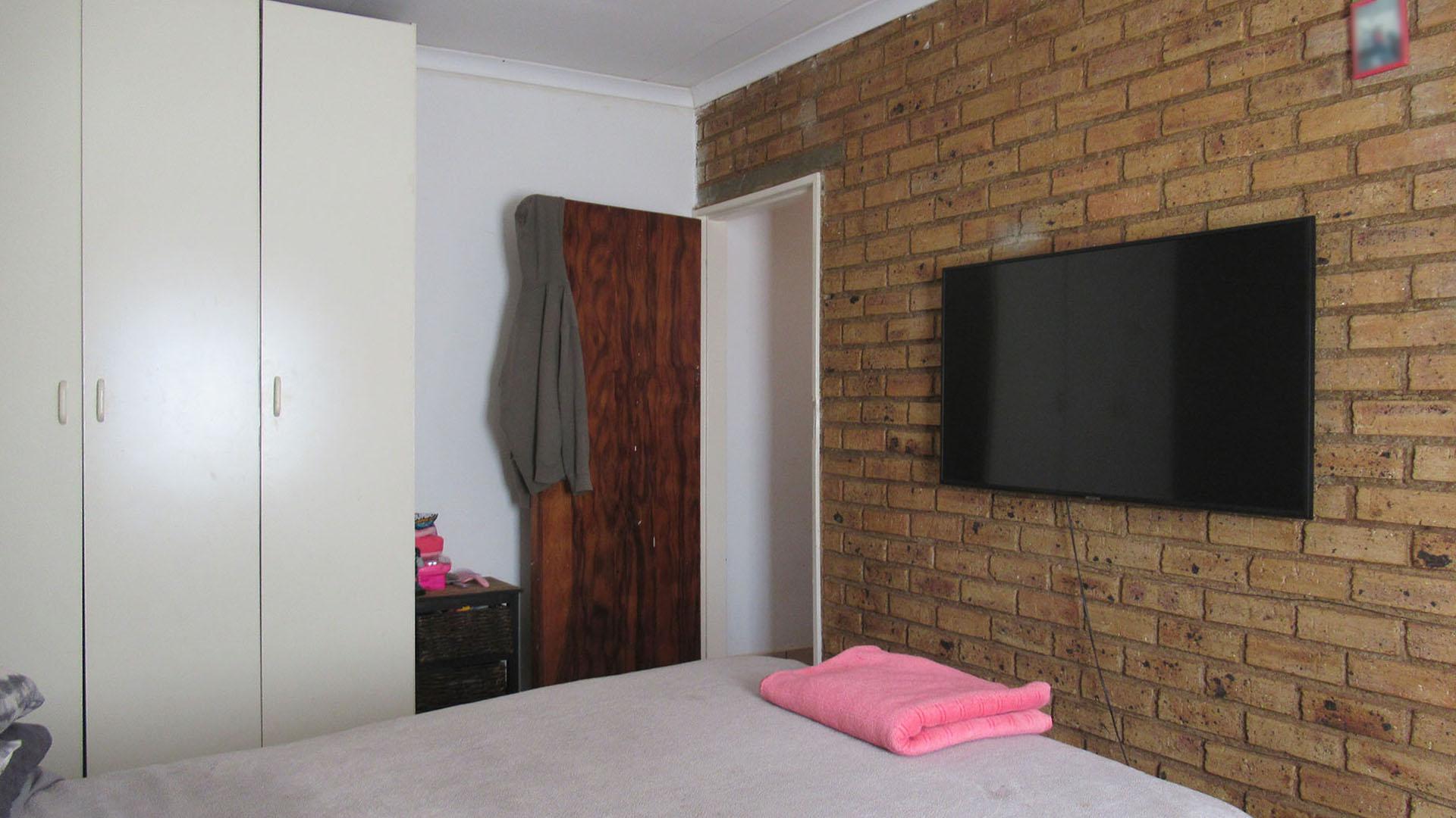 Bed Room 5+ - 81 square meters of property in Wolfelea AH