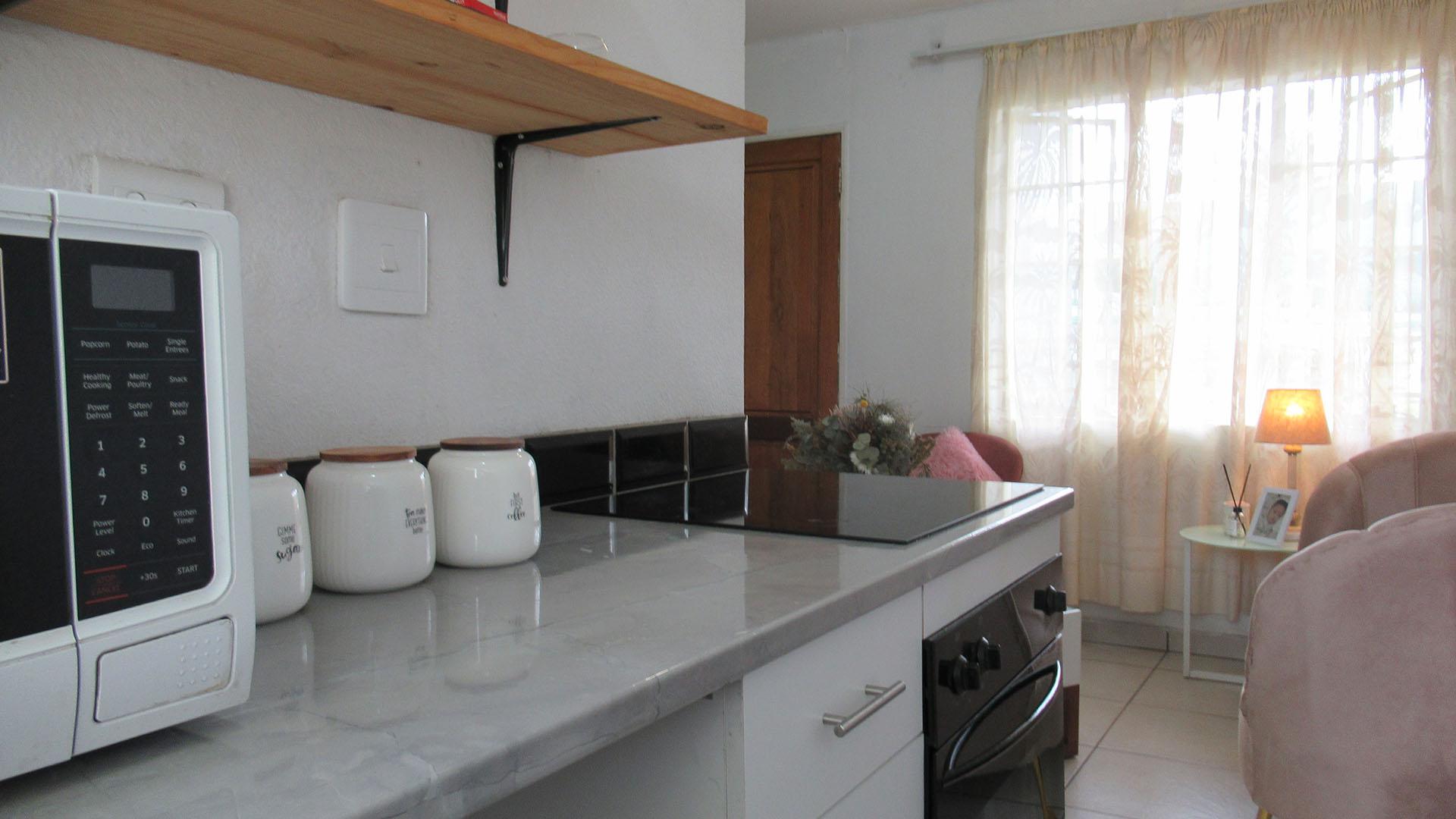 Kitchen - 5 square meters of property in Sharonlea