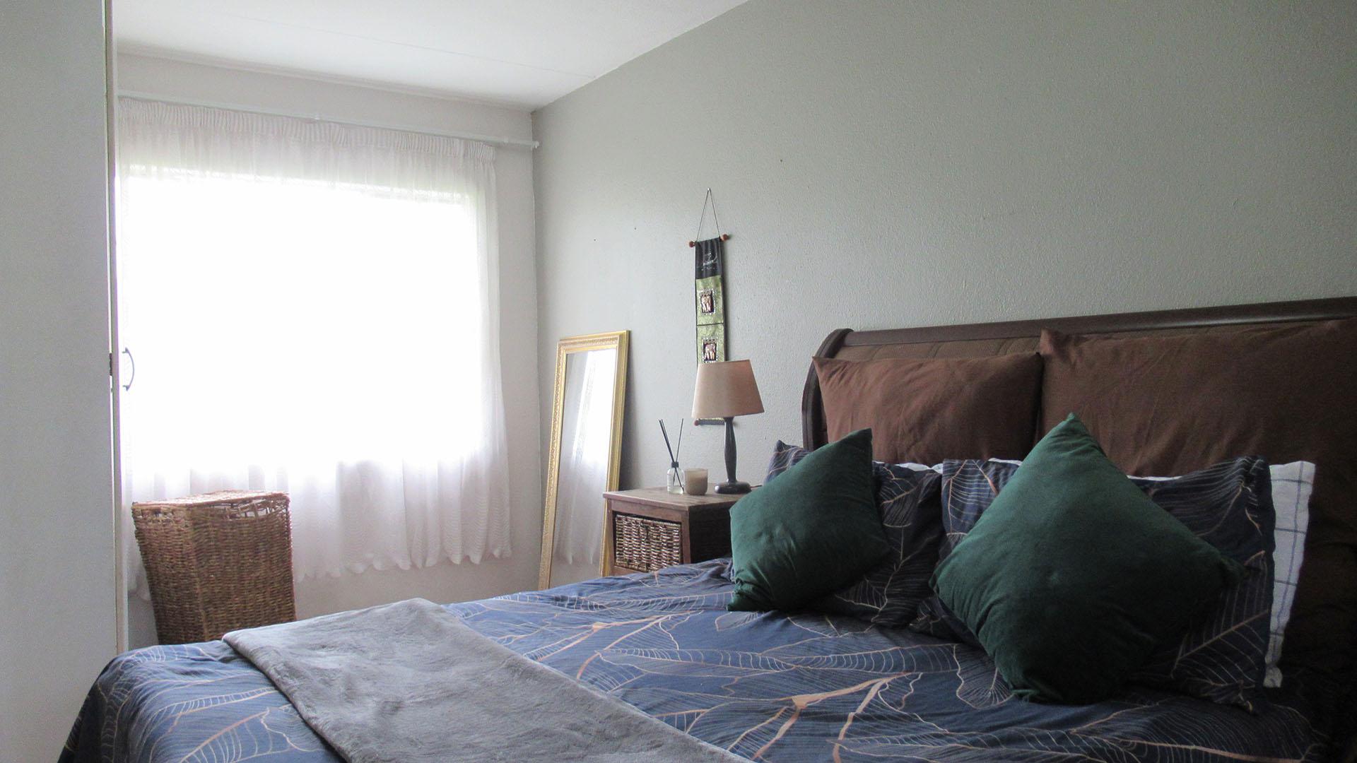 Bed Room 1 - 15 square meters of property in Sharonlea