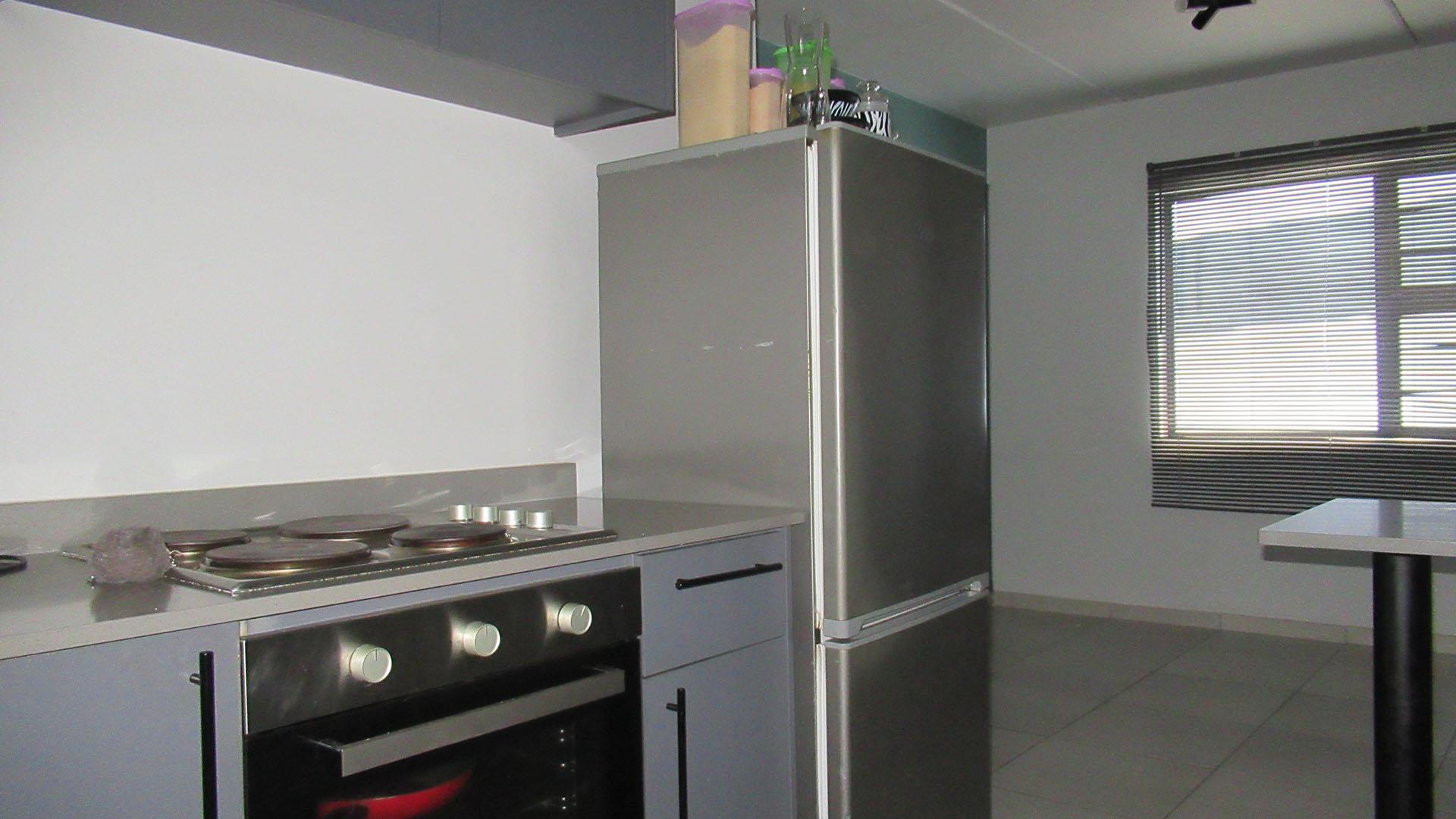 Kitchen - 6 square meters of property in Jabulani