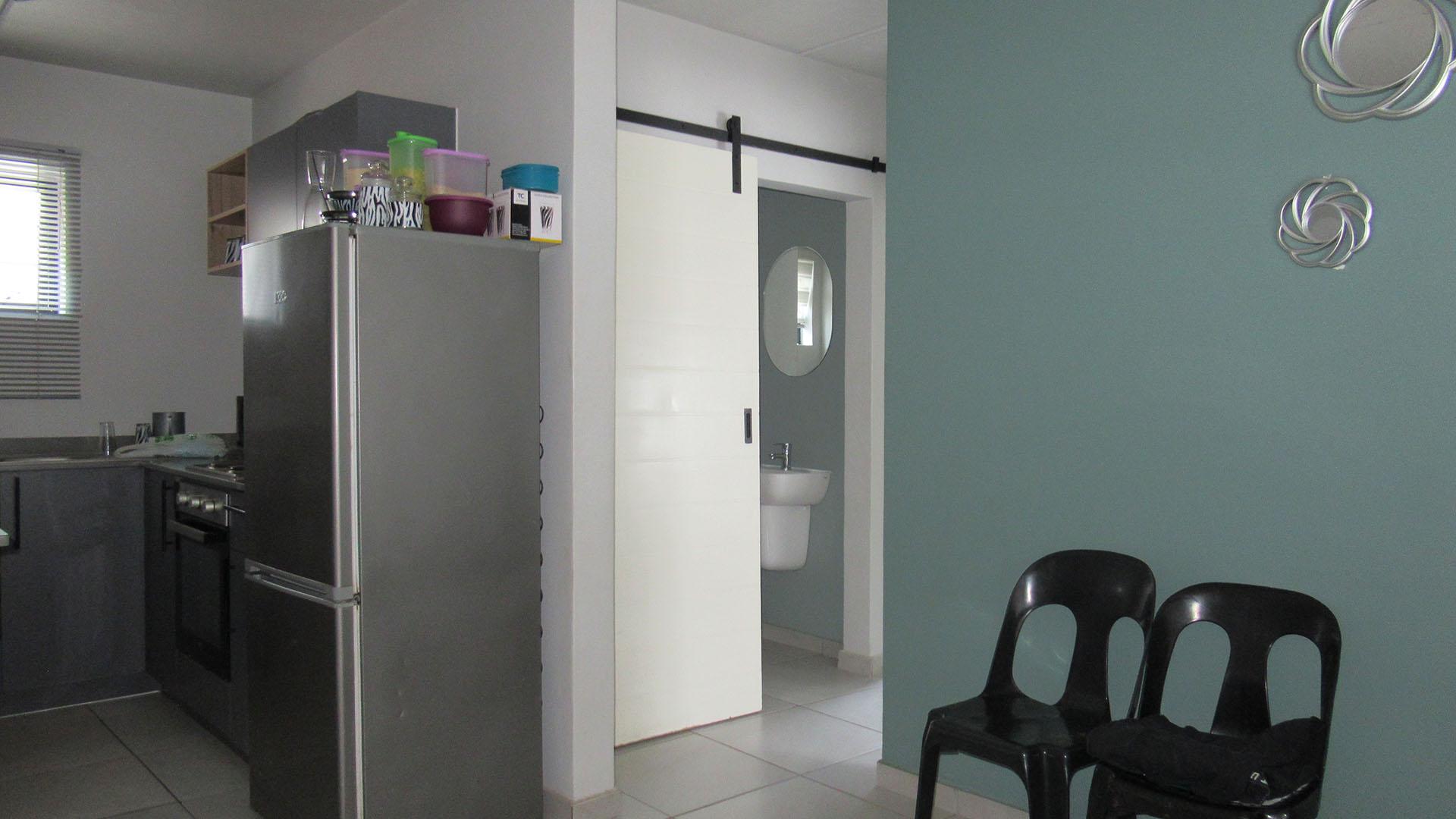 Lounges - 10 square meters of property in Jabulani