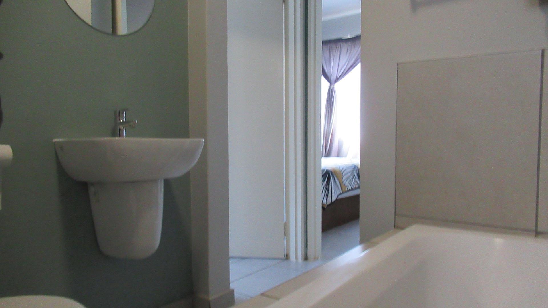 Bathroom 1 - 4 square meters of property in Jabulani