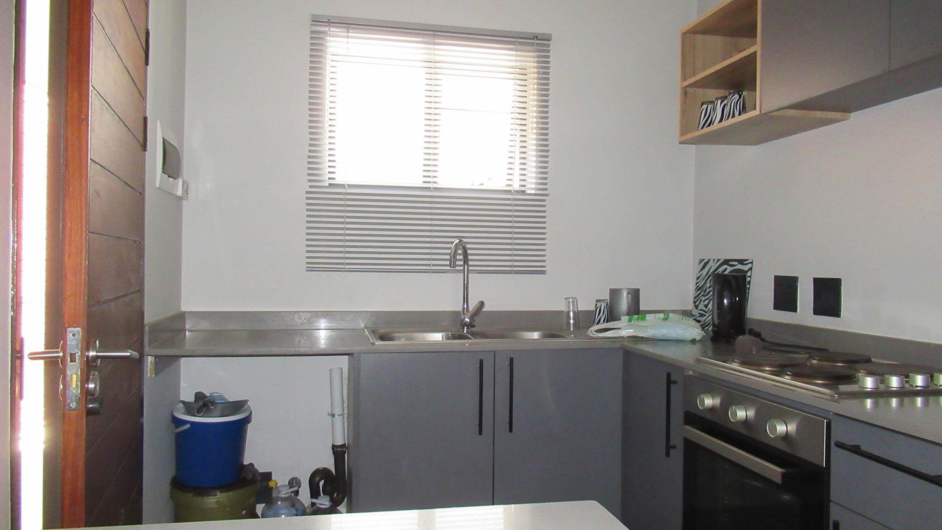 Kitchen - 6 square meters of property in Jabulani