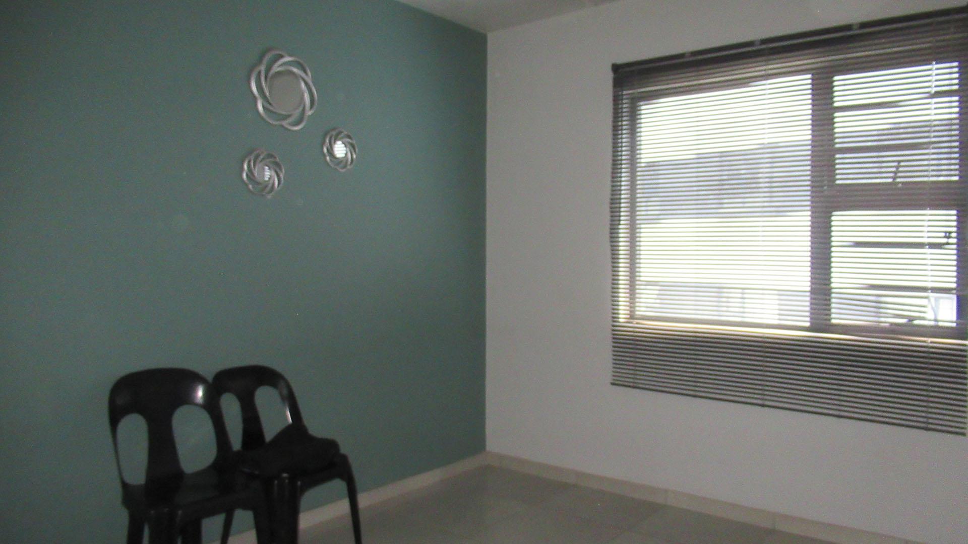 Lounges - 10 square meters of property in Jabulani