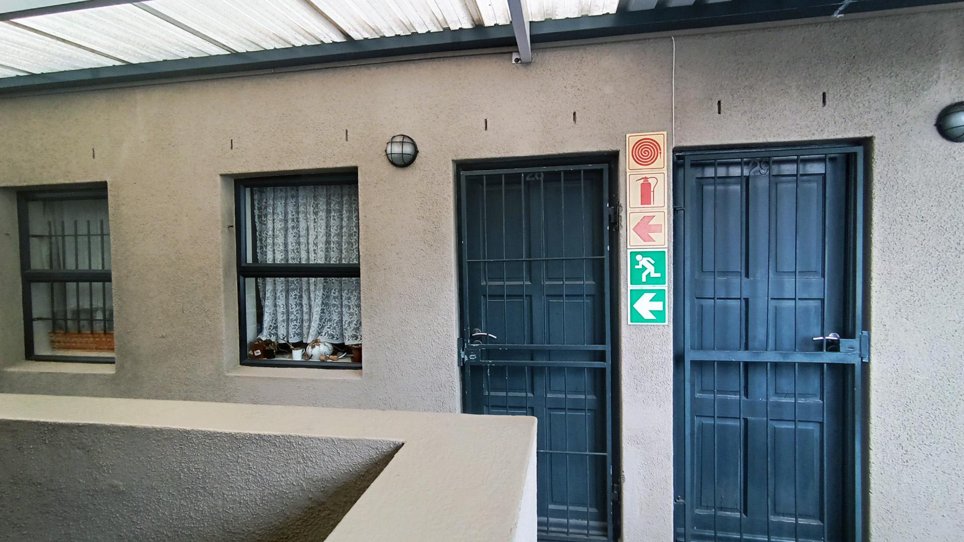 Front View of property in Klipkop