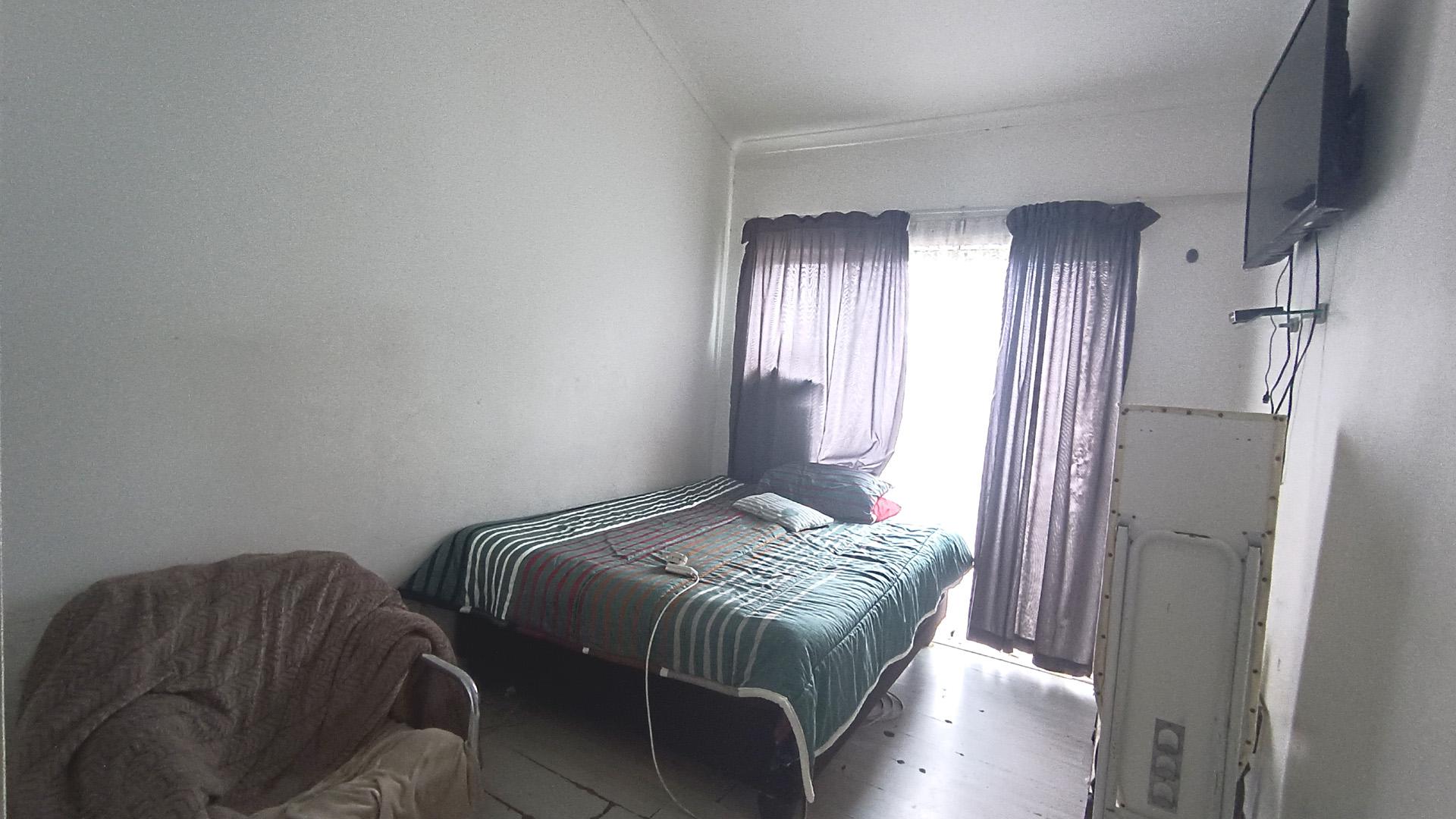 Lounges - 15 square meters of property in Klipkop