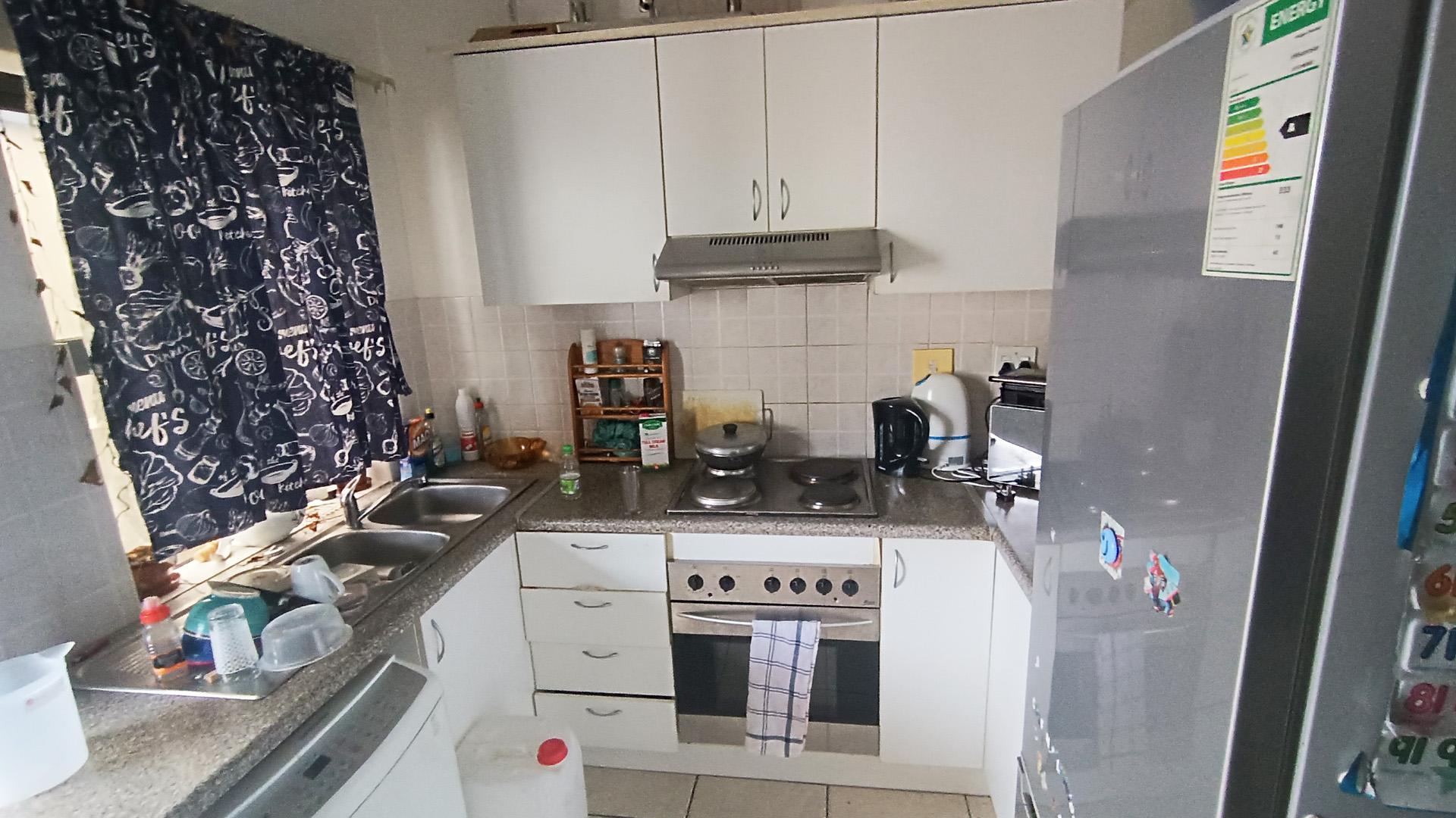 Kitchen - 9 square meters of property in Klipkop