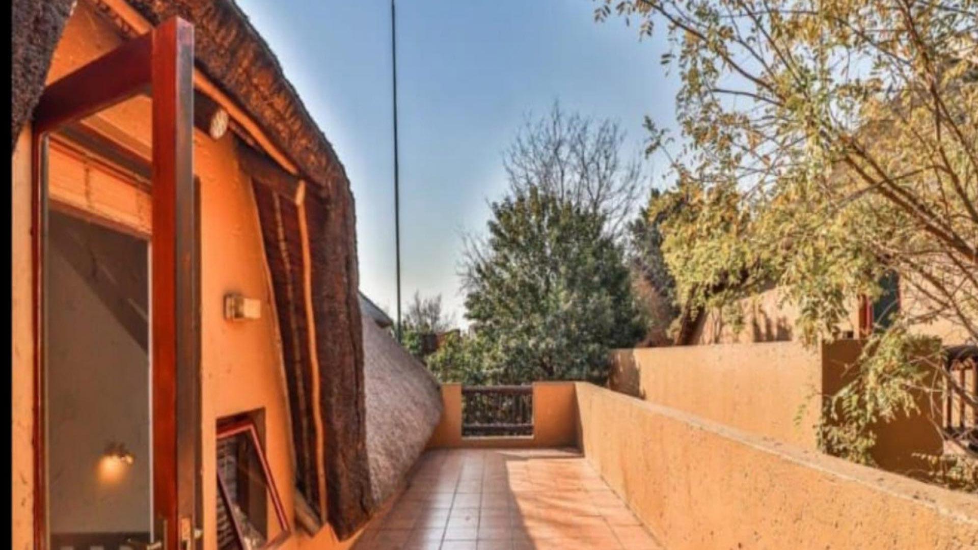 Balcony of property in Douglasdale