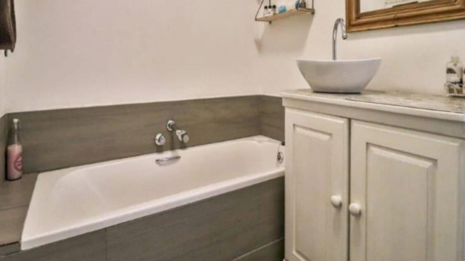 Bathroom 1 of property in Douglasdale