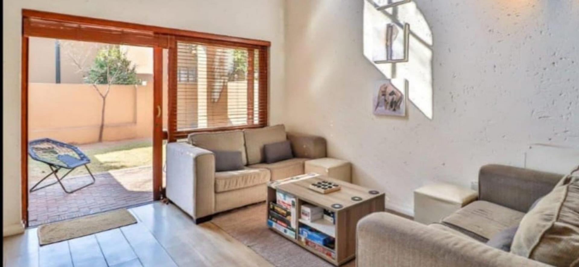 Lounges of property in Douglasdale