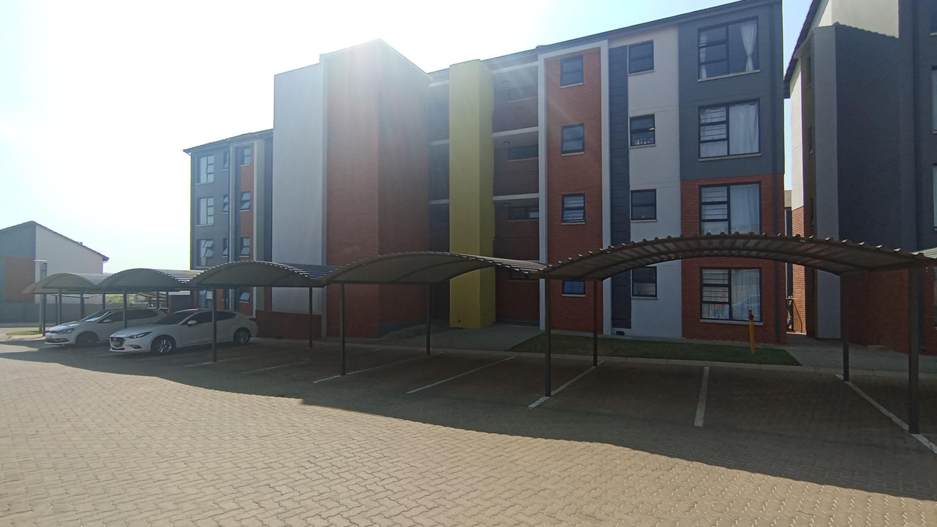 Front View of property in Rooihuiskraal North